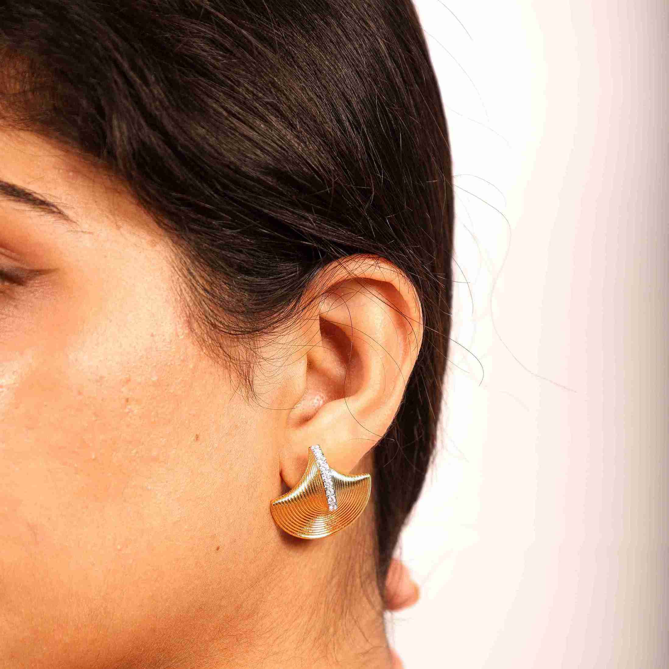 Radiant Shell Stud Earrings